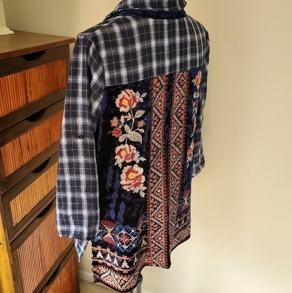 Gorgeous‎ plaid shirt w/ velvet embroidered back S